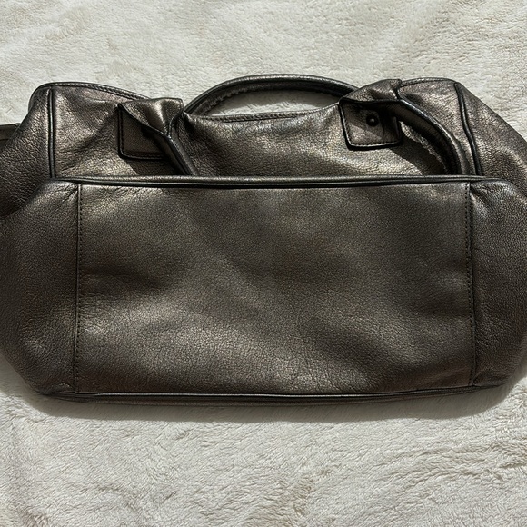 Silver/Gray Salvatore Ferragamo shoulder bag. - Picture 4 of 4